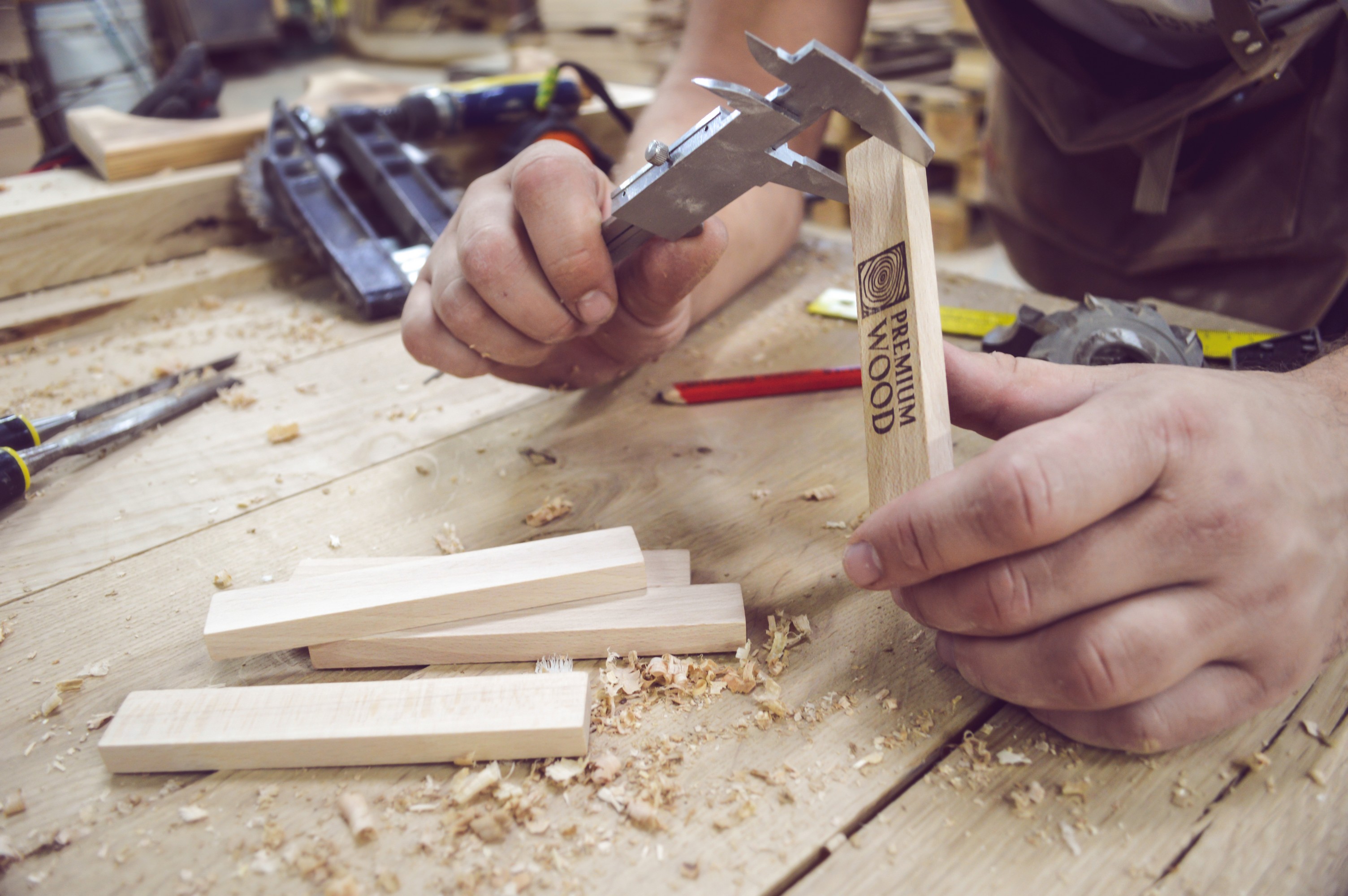Zespół Premium Wood podczas pracy w zakładzie produkcyjnym
