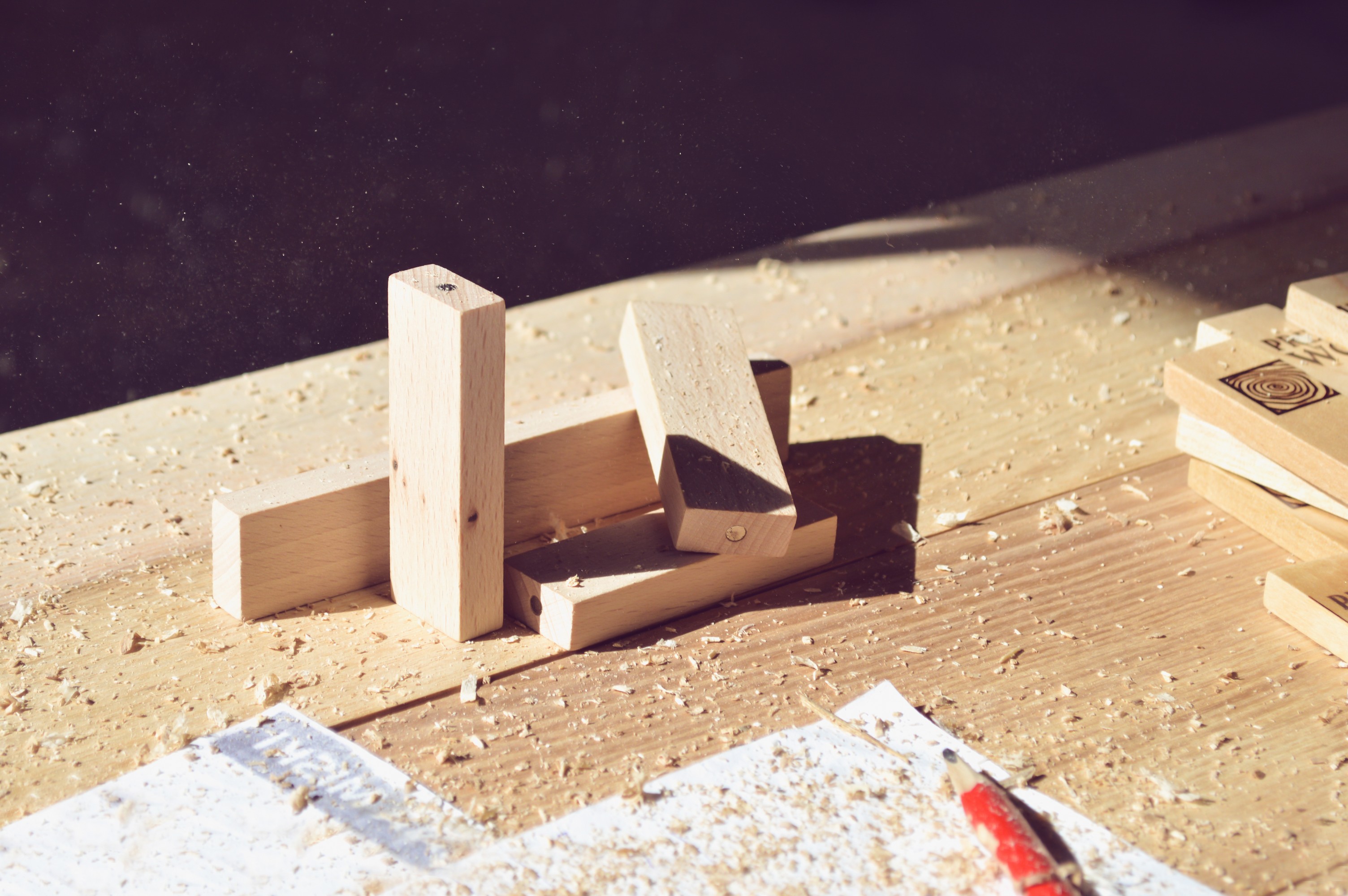 Polska produkcja Premium Wood - praca w warsztacie stolarskim