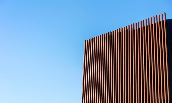 Drewno w architekturze – powrót do natury w nowoczesnym wydaniu.