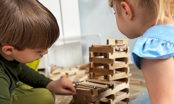 Klocki konstrukcyjne dla dziewczynek – dlaczego warto przełamywać schematy?